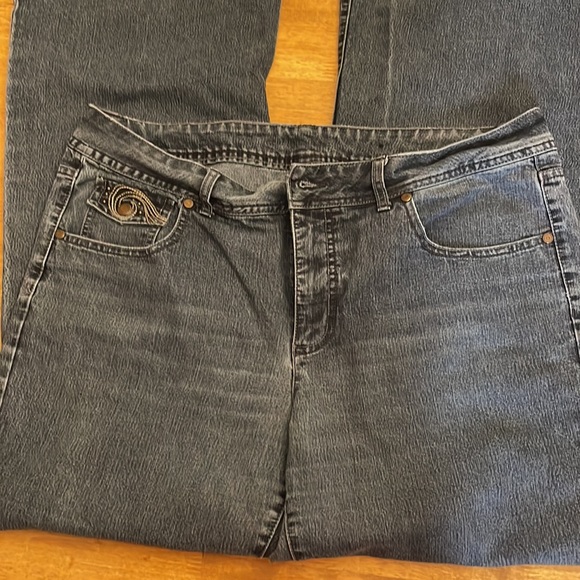 Faded Glory Women’s bootcut size 16 jeans - Picture 3 of 3